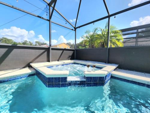 Orlando villa private pool/hot tub close to Disney photo 9