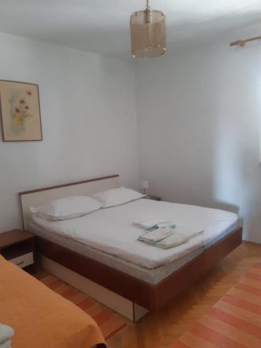 Apartments with WiFi Supetar, Brac - 5667