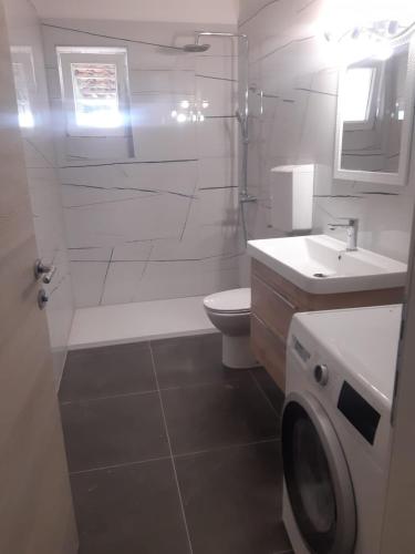 Apartments with WiFi Supetar, Brac - 5667