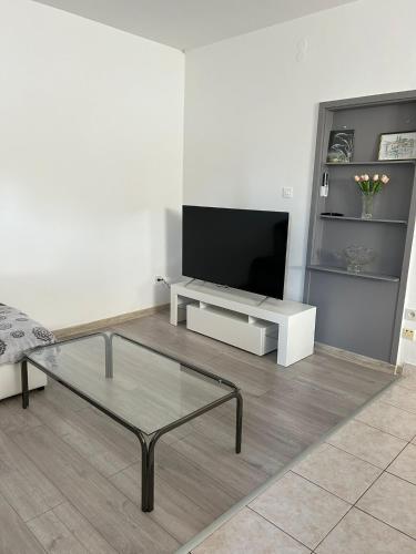 Apartment Arbanija 1122a