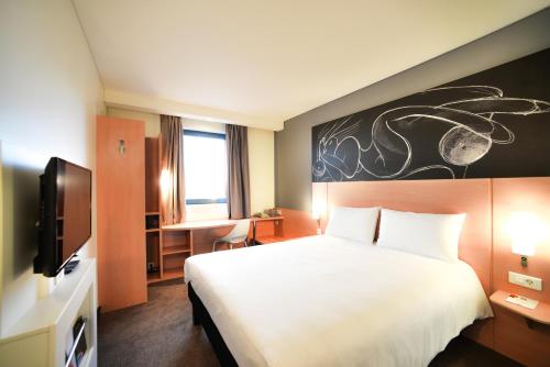 
Un pat sau paturi într-o cameră la ibis Moscow Dynamo
