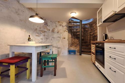 Η κουζίνα ή μικρή κουζίνα στο Apartments by the sea Krk - 23494