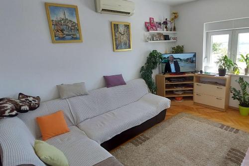 Apartments with parking space Kastel Sucurac, Kastela - 23495