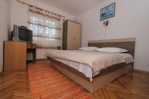 Apartments with parking space Kastel Sucurac, Kastela - 23495