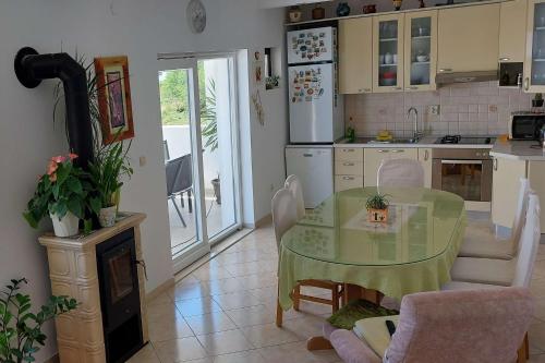 Apartments with parking space Kastel Sucurac, Kastela - 23495