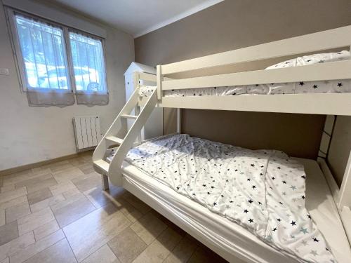 - une chambre avec 2 lits superposés dans l'établissement Appartement climatisé à Banyuls-sur-Mer, proche centre et plage, balcon, 2 chambres - FR-1-309-228, à Banyuls-sur-Mer