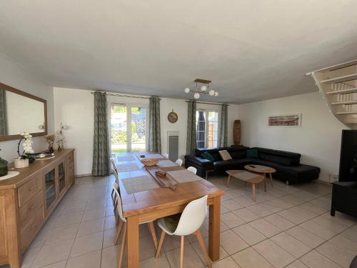 Photo de la galerie de l'établissement Maison tout confort 3 chambres, proche du port et plages, idéale pour famille et amis ! - FR-1-319-559, à La Teste-de-Buch