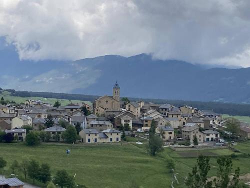 Appartement 2 pièces avec balcon, cuisine équipée et casier à skis - FR-1-593-114