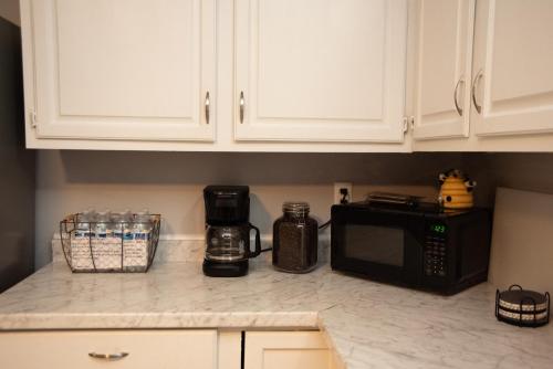 Dapur atau dapur kecil di Cozy and Quiet Lafayette Home 2