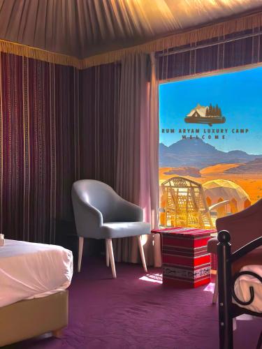 Posezení v ubytování WADI RUM ARYAM lUXURY CAMP