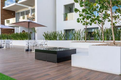 Κήπος έξω από το Luxury Apartment with Pool and Jacuzzi on Terrace in Médano