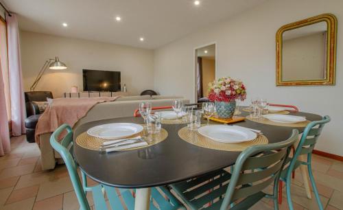 a dining room with a table with plates and chairs at La petite maison dans lusigny in Lusigny-sur-Barse