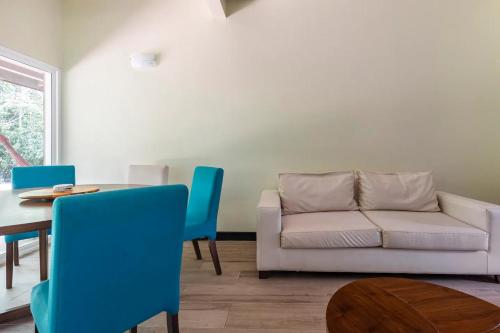 a living room with a couch and a table at Condo Playa Hermosa, Puntarenas in Muñeco