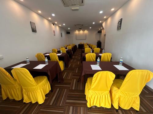 Бизнес-центр и/или конференц-зал в Riviera Suites Melaka