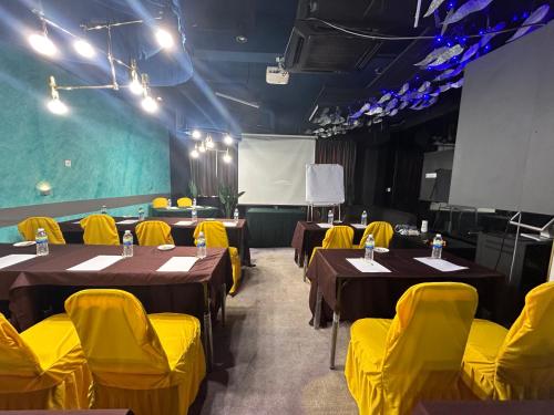 Бизнес-центр и/или конференц-зал в Riviera Suites Melaka