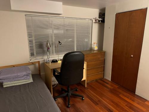 Φωτογραφία από το άλμπουμ του Cozy and Friendly Home Single Room No Pets Allowed σε Μπέρναμπι