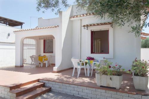 Villa Antonella con Piscina nel Boomerang Village a Torre Colimena