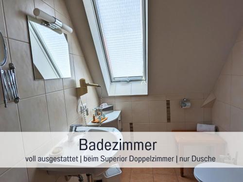 a bathroom with a tub and a sink and a mirror at Gut Weihersmühle in Leutershausen
