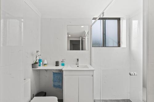 Ένα μπάνιο στο Sun & Surf Aldinga Beach Apartment
