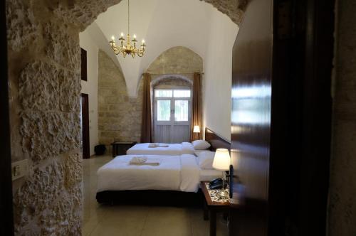 Voodi või voodid majutusasutuse St. George’s Cathedral Pilgrim Guesthouse – Jerusalem toas