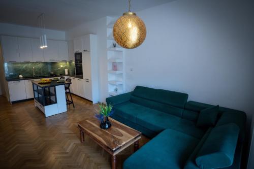 NobleNotes - Isabella Suite Central Athens