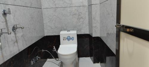 Ein Badezimmer in der Unterkunft TARA Guest House