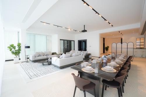 Χώρος καθιστικού στο One Riviera Hotel and Residences