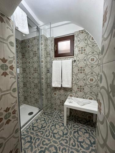 a bathroom with a shower and a sink at B&B La Gravina in Laterza