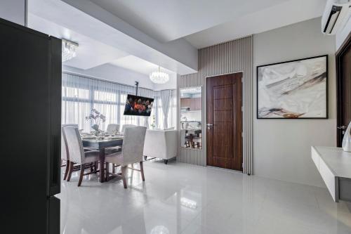 a kitchen and dining room with a table and chairs at The Radiance Manila Bay in Manila