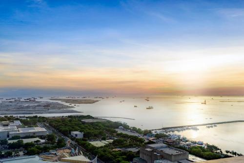 an aerial view of a beach at sunset at The Radiance Manila Bay in Manila