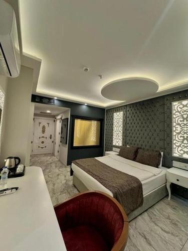 Postel nebo postele na pokoji v ubytování Golden Rose Deluxe Hotel