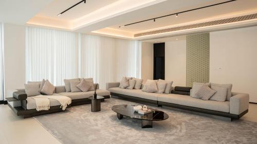 Χώρος καθιστικού στο One Riviera Hotel and Residences