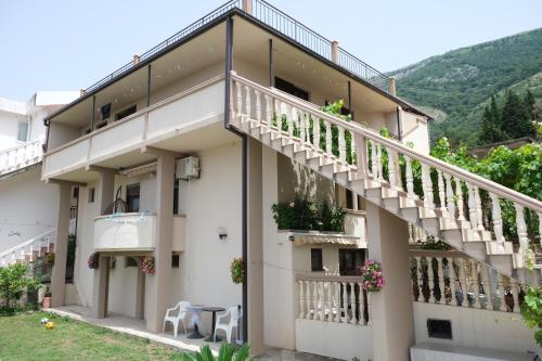 a view of a building with stairs and plants at Apartmani Janosevic in Sutomore