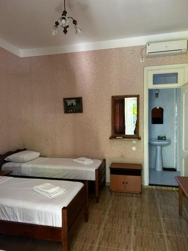 Un ou plusieurs lits dans un hébergement de l'établissement Savane hotel