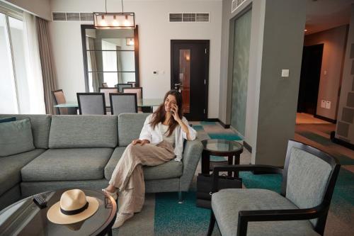 Χώρος καθιστικού στο Flora Creek Deluxe Hotel Apartments, Dubai