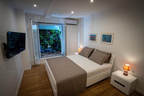 My Secret Garden rooms - Apartment with 2 private rooms, separate baths and balcony garden
