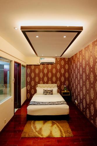 a bedroom with a bed in a room at Royal Residence Dhaka in Dhaka