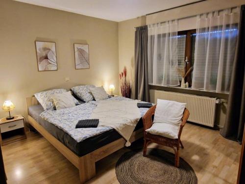 Postel nebo postele na pokoji v ubytování Ferienwohnung Maria Laach