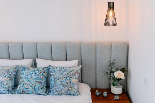 Ένα ή περισσότερα κρεβάτια σε δωμάτιο στο Coliving The VALLEY Portugal countryside apartments for remote workers