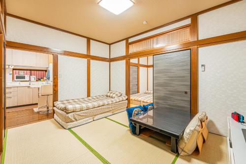 a living room with two couches and a kitchen at JR 66sqm 1F Family Suite 2LDK JR Koiwa-Keisei Koiwa-Asakusa-Oshiage-Shinjuku-Ueno in Tokyo