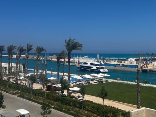 Marassi, Luxury Suite in Address Beach resort! service apartment