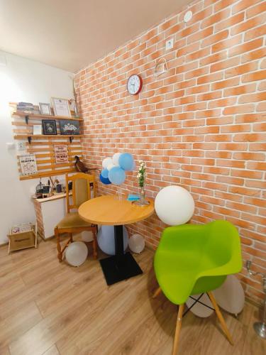 Η κουζίνα ή μικρή κουζίνα στο Kaffeinn Specialty Coffee Baile 1 Mai