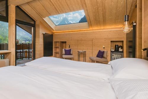 Postel nebo postele na pokoji v ubytování Hotel Bella Vista Zermatt