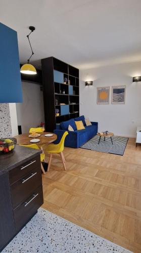 Happy Place Apartment