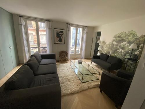 Photo de la galerie de l'établissement Spacious duplex with terrace heart of Boulogne, à Boulogne-Billancourt