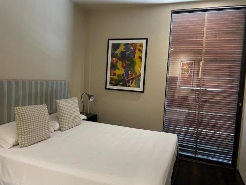 a bedroom with a large white bed and a window at LEAR • Dining Club in Briosco