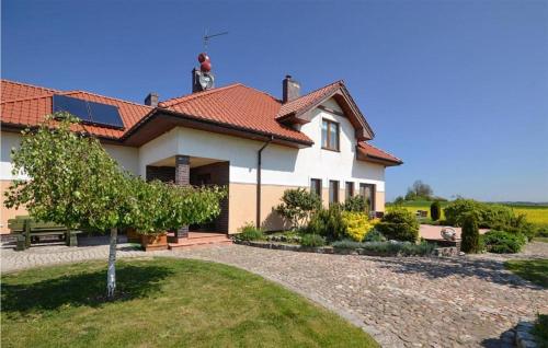 Zahrada ubytování Nice Home In Darlowo With Wifi