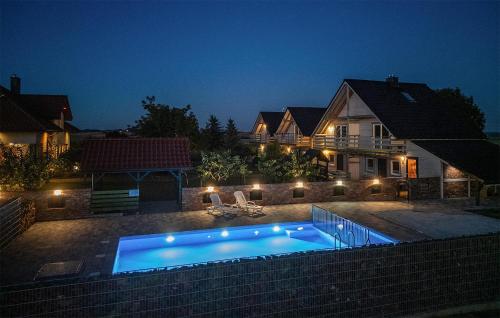 Πισίνα στο ή κοντά στο Gorgeous Home In Darlowo With Wifi