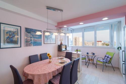 Fantasia spacious and cosy apartment close to the sea