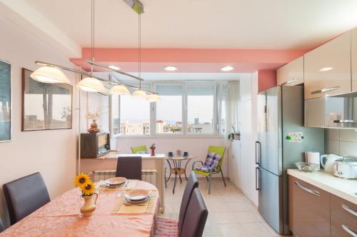 Fantasia spacious and cosy apartment close to the sea